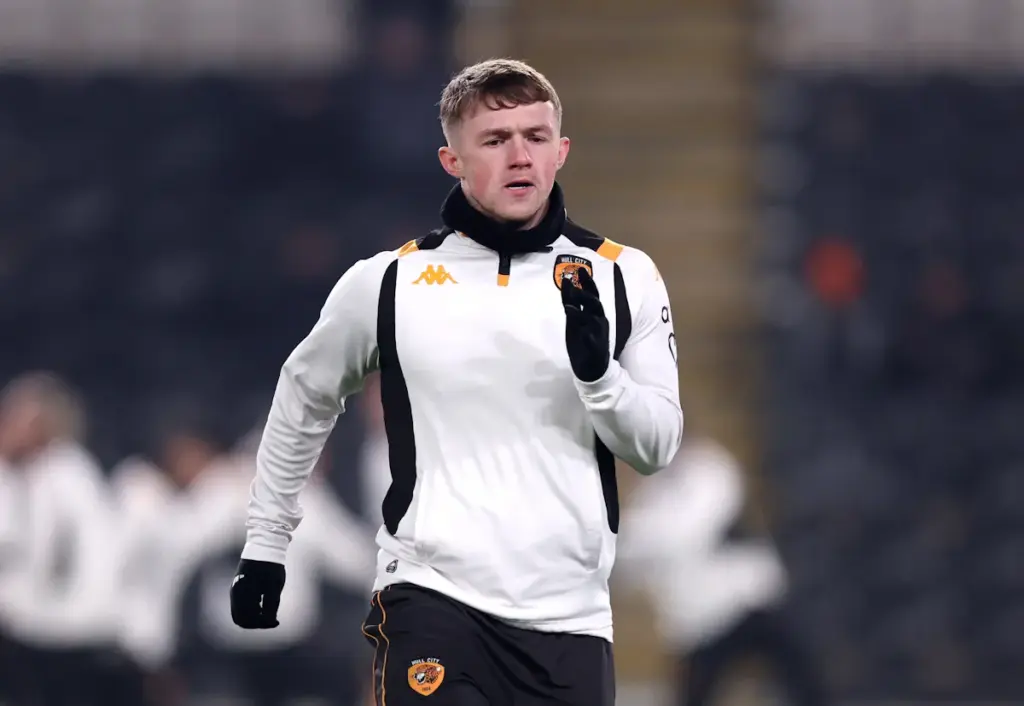Joe Gelhardt warms up before a Hull City game