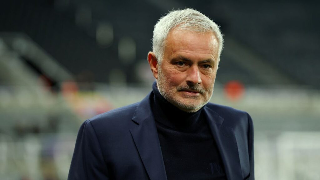 Man Utd legend backs Jose Mourinho return but club would 'never allow it'