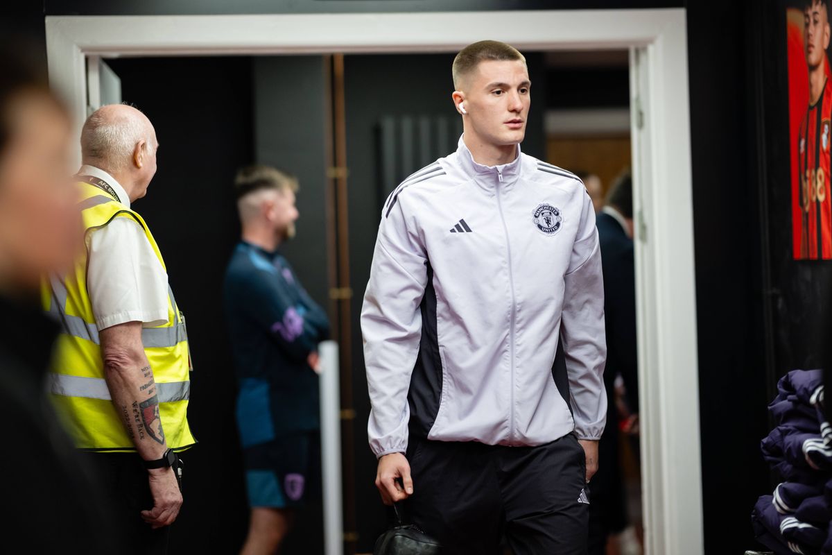 BOURNEMOUTH, ENGLAND - MARCH 20: Benjamin Sesko of Manchester United arrives ahead of the Premier League match between Bournemouth and Manchester United at Vitality Stadium on March 20, 2026 in Bournemouth, England. (Photo by Ash Donelon/Manchester United via Getty Images)