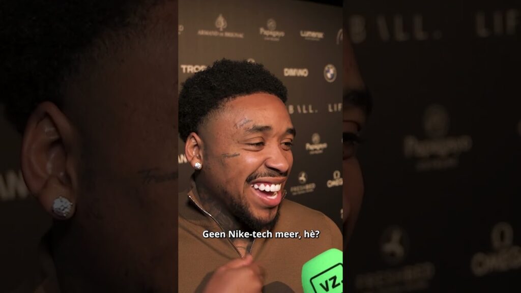 Geeft Steven Bergwijn zijn teamgenoot N’Golo Kanté kledingtips? 👔@LifeAfterFootball-