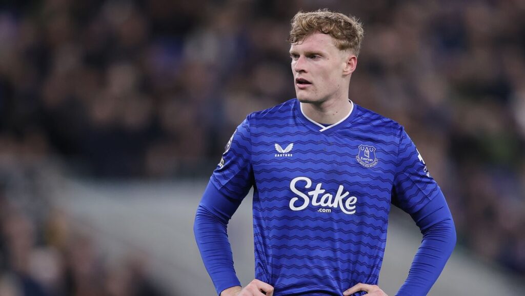 Everton sweat on international pair but training photos offer reassurance over star centre backs