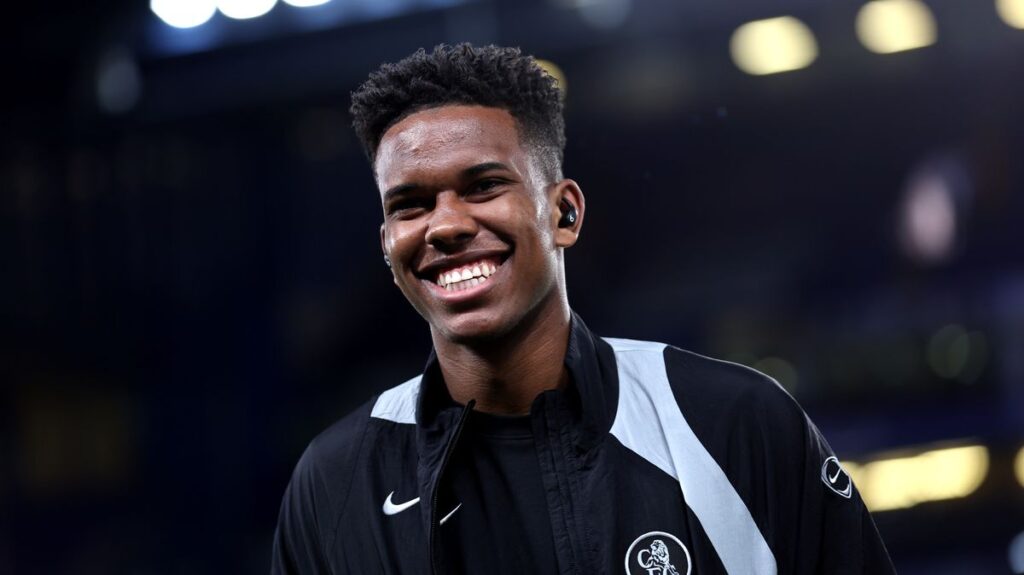 Estevao Willian sends Liam Rosenior perfect Chelsea message that will terrify Pep Guardiola