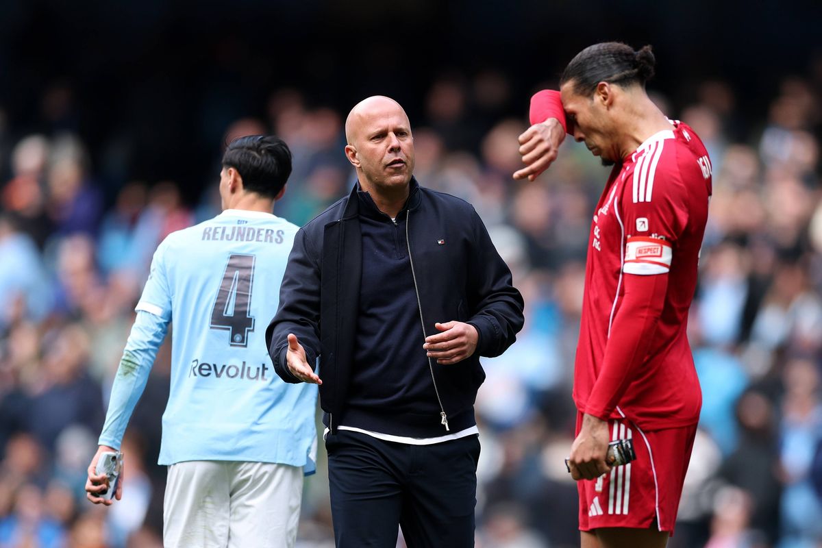 MANCHESTER, ENGLAND - APRIL 04: Arne Slot, Manager of Liverpool, and Virgil van Dijk of Liverpool react at full time following defeat during the Emirates FA Cup Quarter Final match between Manchester City and Liverpool at Etihad Stadium on April 04, 2026 in Manchester, England. (Photo by Michael Regan/Getty Images)