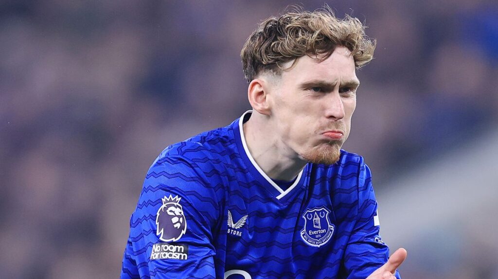 Former Everton star makes Man Utd dig as he questions why James Garner would leave Blues