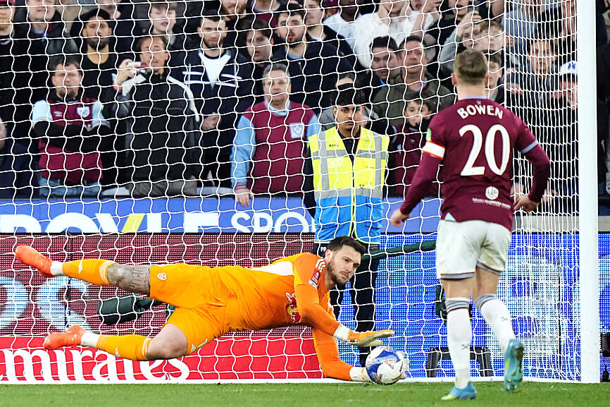 Leeds beat West Ham in shoot-out to reach semis