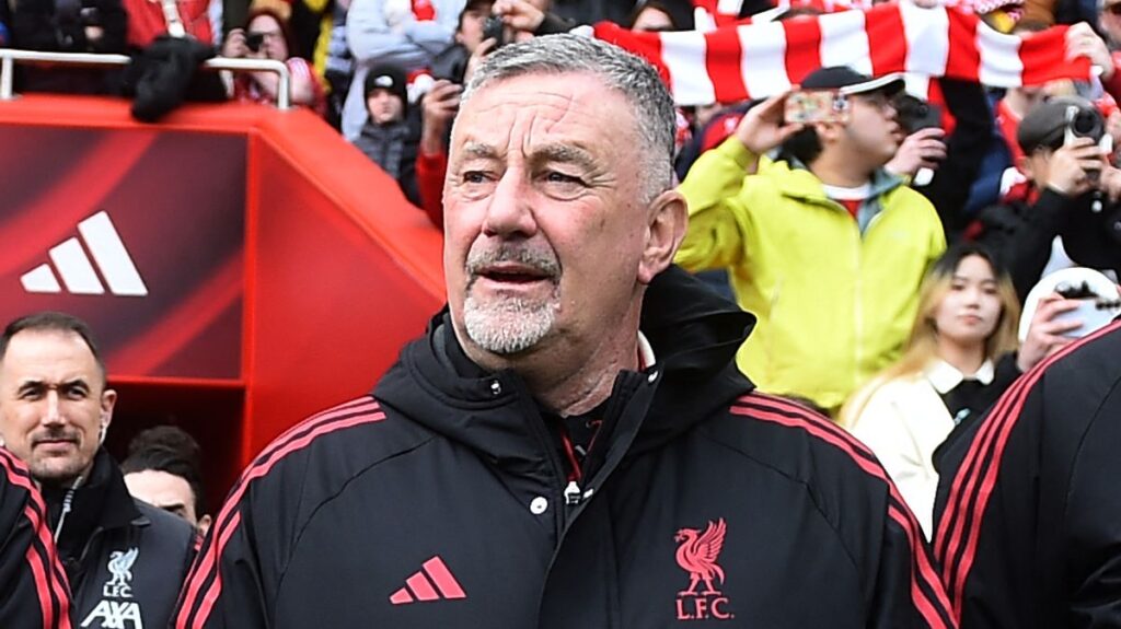John Aldridge hits out at two Liverpool players after 'unacceptable' actions vs Man City