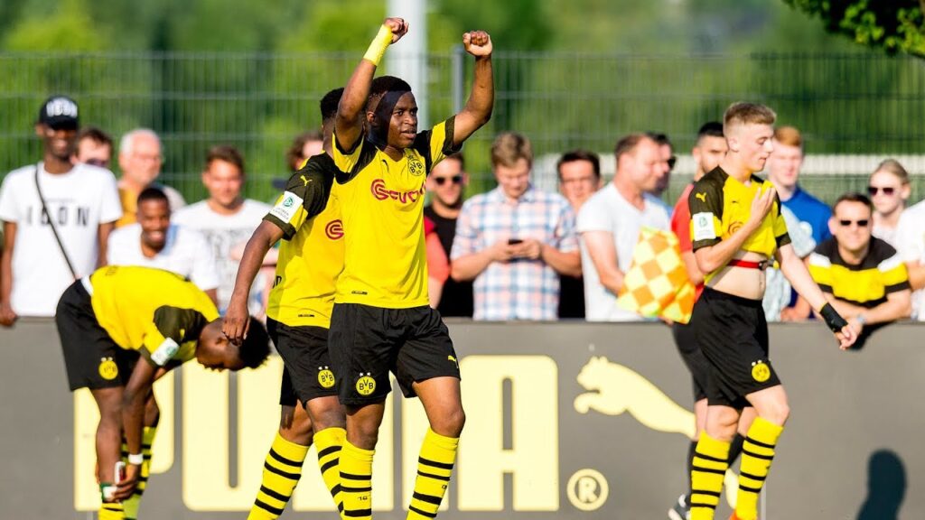 Moukoko scores twice! | BVB vs. Wolfsburg 4-1 | Highlights | Semi-Final - Under 17's Championship
