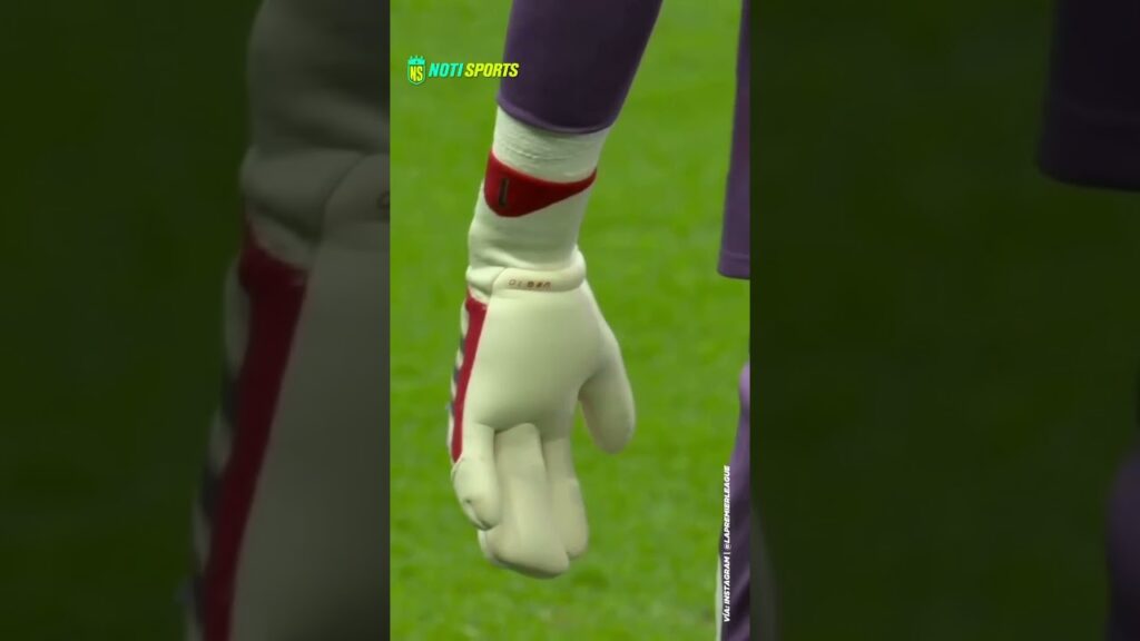 Ojito al guante de Aaron Ramsdale 👀 #NotiSports | #Southampton #AaronRamsdale #PremierLeague #Shorts