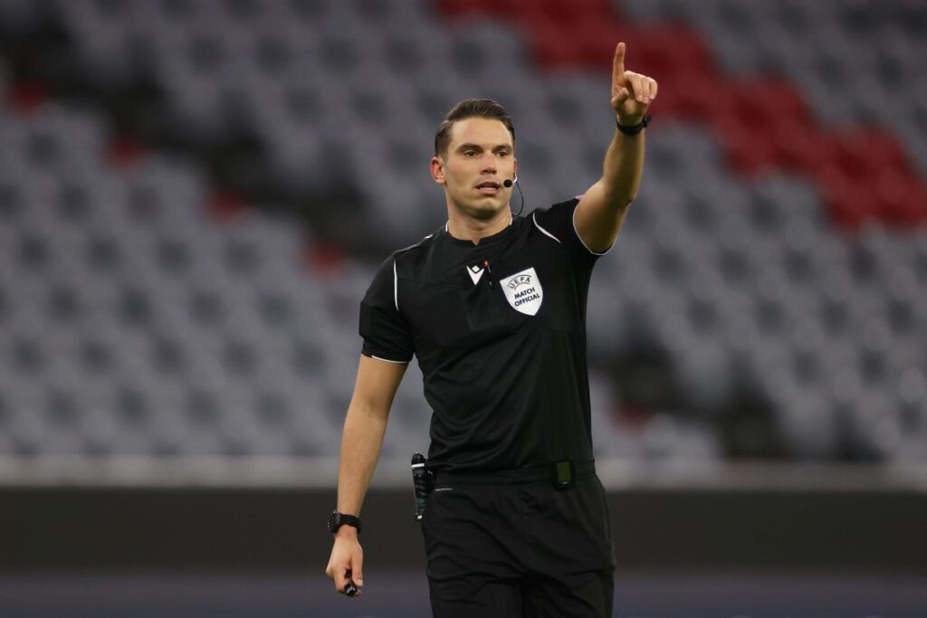 MUNICH, GERMANY - DECEMBER 09: Referee Sandro Schärer during the UEFA Champions League Group A stage match between FC Bayern Muenchen and Lokomotiv Moskva at Allianz Arena on December 09, 2020 in Munich, Germany. (Photo by Alexander Hassenstein/Getty Images)