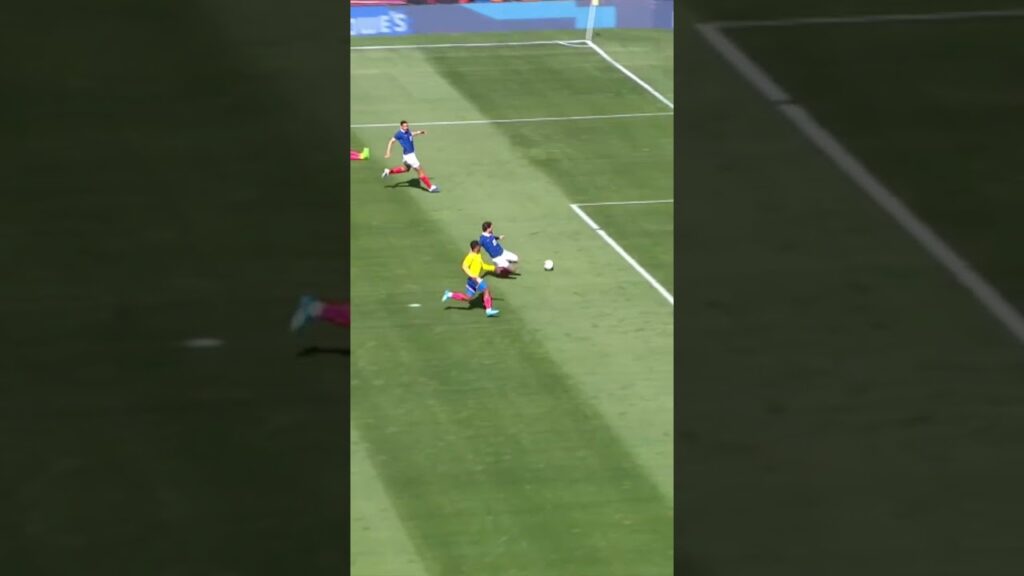 Lesauvetagedepour sauverles Bleus. A huge last-ditch tackle from Lucas Hernandez to save our blues.