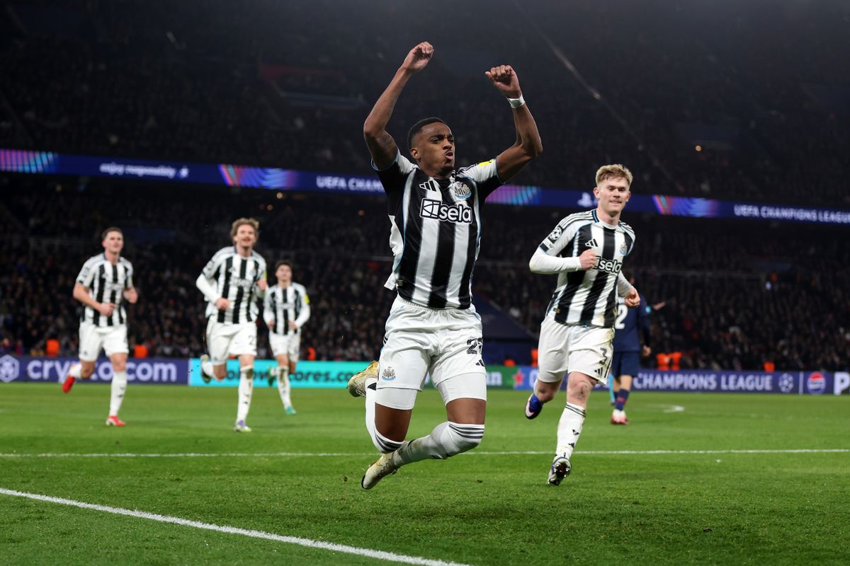 Joe Willock of Newcastle United celebrates scoring against PSG