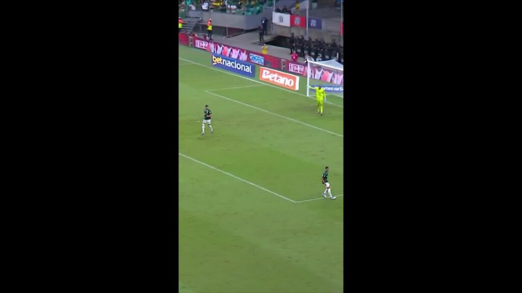 GIAY EVITA UM GOLAÇO DE ÉVERTON RIBEIRO | #shorts