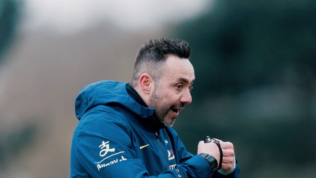 Tottenham youngster who idolises Chelsea legend sends Roberto De Zerbi brilliant message