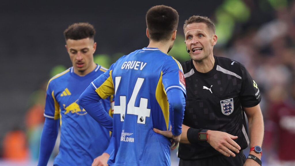 'I was a Premier League referee - VAR made blatant Leeds United mistake vs West Ham'