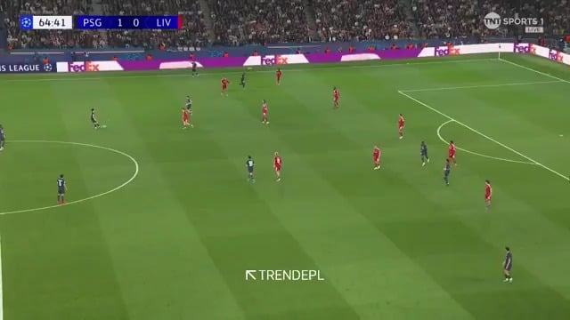 Khvicha Kvaratskhelia w/ a fine footwork (PSG 2 - 0 Liverpool)