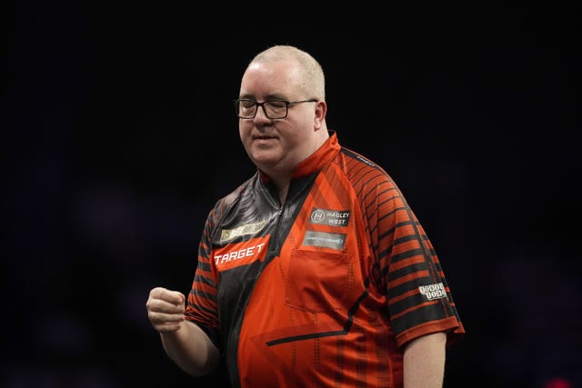 Steve Bunting reacts during his match against Luke Littler 