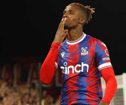 Wilfried-Zaha-crystal-palace-Brentford