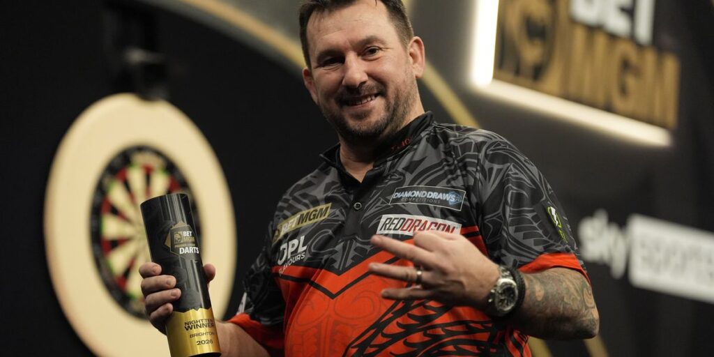 Jonny Clayton sends message to Luke Littler after darts fans booed teenage sensation