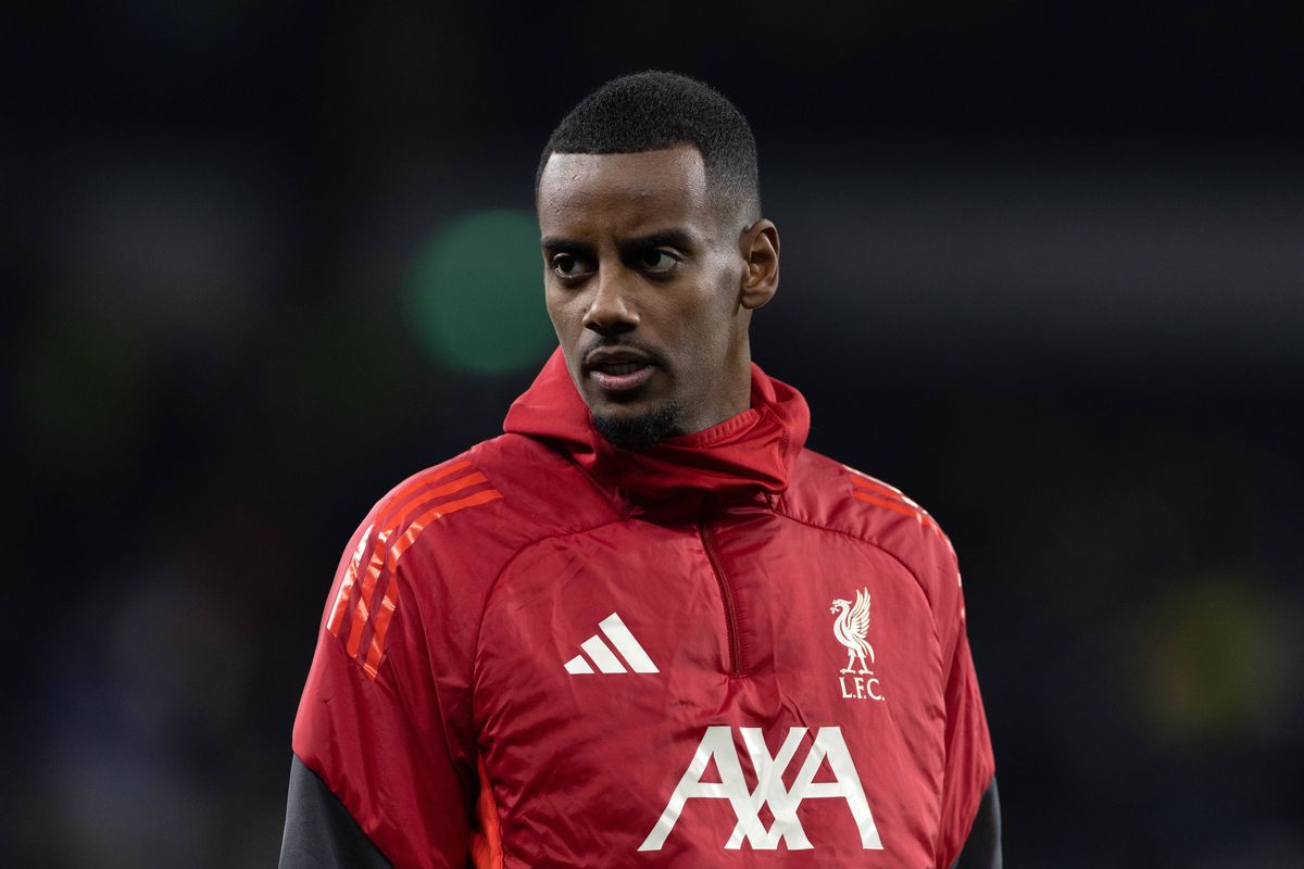 LONDON, ENGLAND - DECEMBER 20: Alexander Isak of Liverpool looks on during the warm up prior to the Premier League match between Tottenham Hotspur and Liverpool at Tottenham Hotspur Stadium on December 20, 2025 in London, England. (Photo by Joe Prior/Visionhaus via Getty Images)