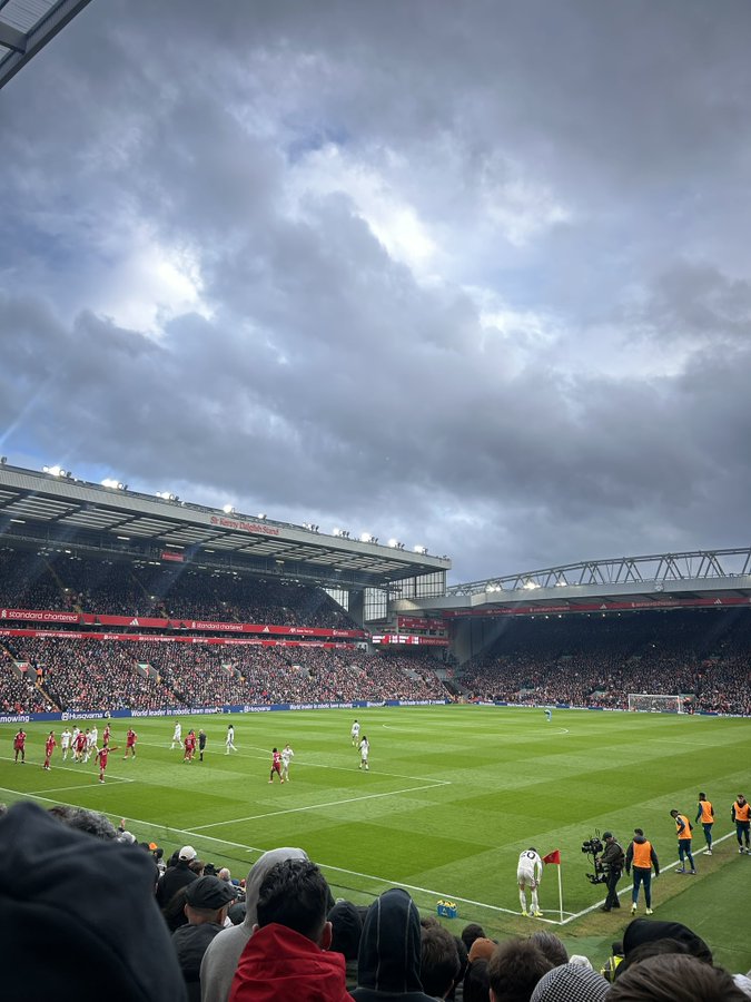 Ngumhoa shines as feeble Fulham fold