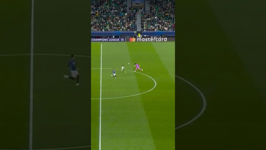 DAVID RAYA SPRINTS BACK FROM HALFWAY LINE!