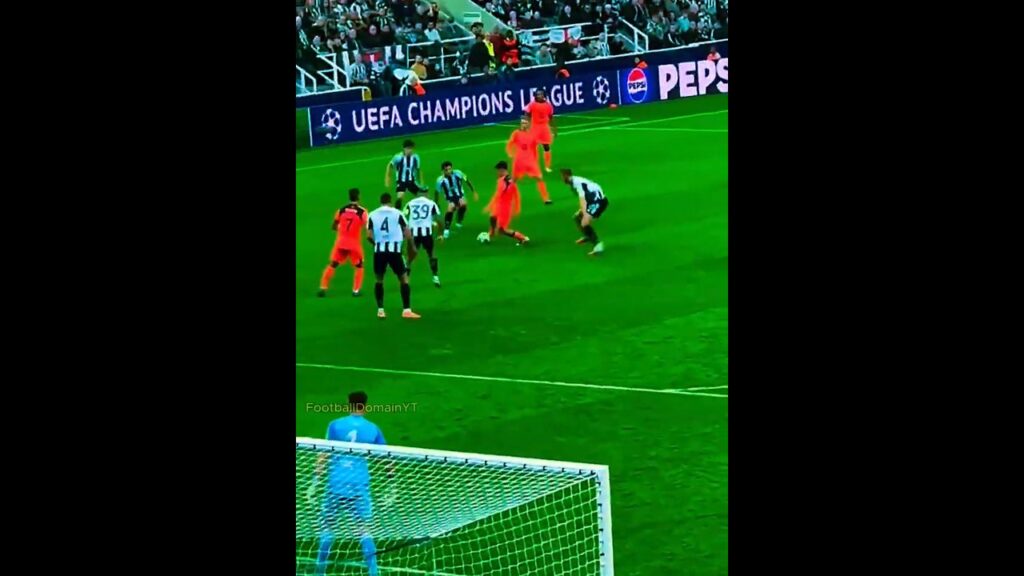 Pedri’s INSANE Dribble vs Newcastle! 🔥 UCL Group Stage Skills