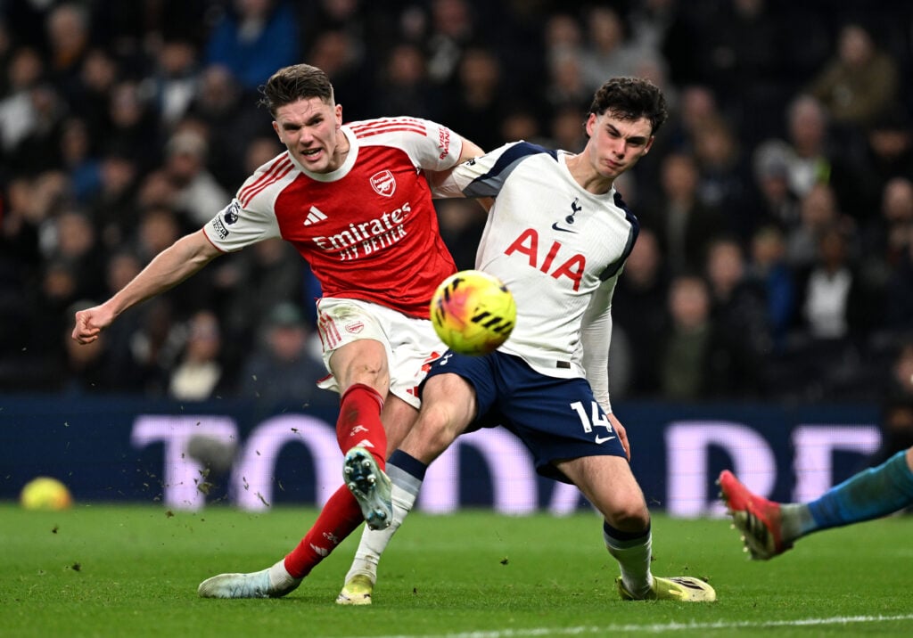 Viktor Gyoekeres of Arsenal scores his team's fourth goal during the Premier League match between Tottenham Hotspur and Arsenal at Tottenham Hotspur Stadium