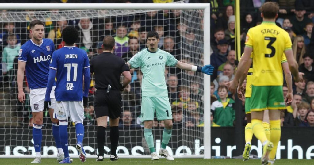 Former PGMOL chief backs Clement over Ipswich penalty call