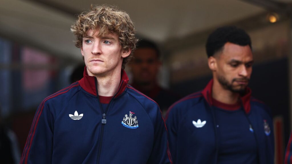 Anthony Gordon splits Newcastle opinion but Bayern Munich move should not be considered this summer