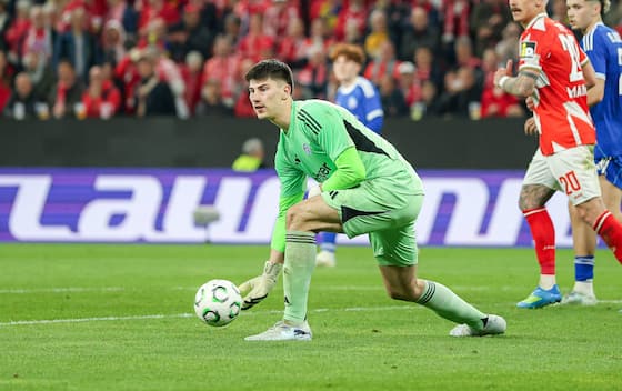 Artikelbild:Liam Rosenior makes brutal decision over Chelsea star’s future