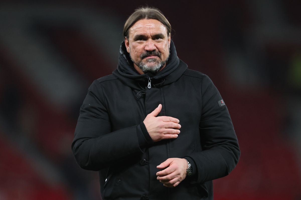 Daniel Farke gestures