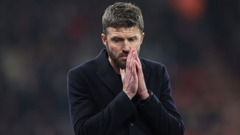 Man Utd 'hit pause button' on Michael Carrick contract offer after sudden development