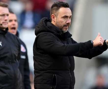 Tottenham Hotspur manager Roberto De Zerbi reacts during the match-1
