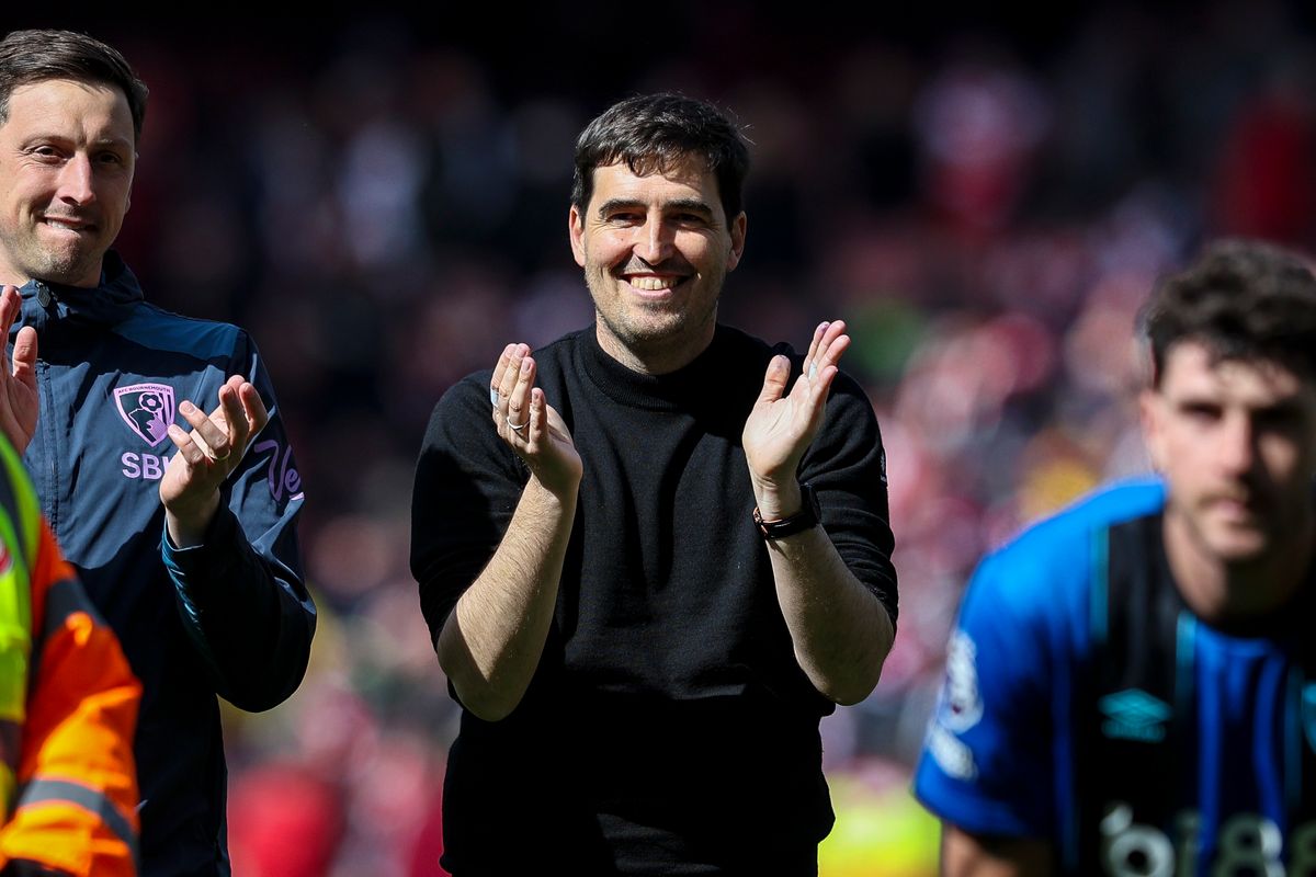 Bournemouth manager Andoni Iraola applauds the crowd