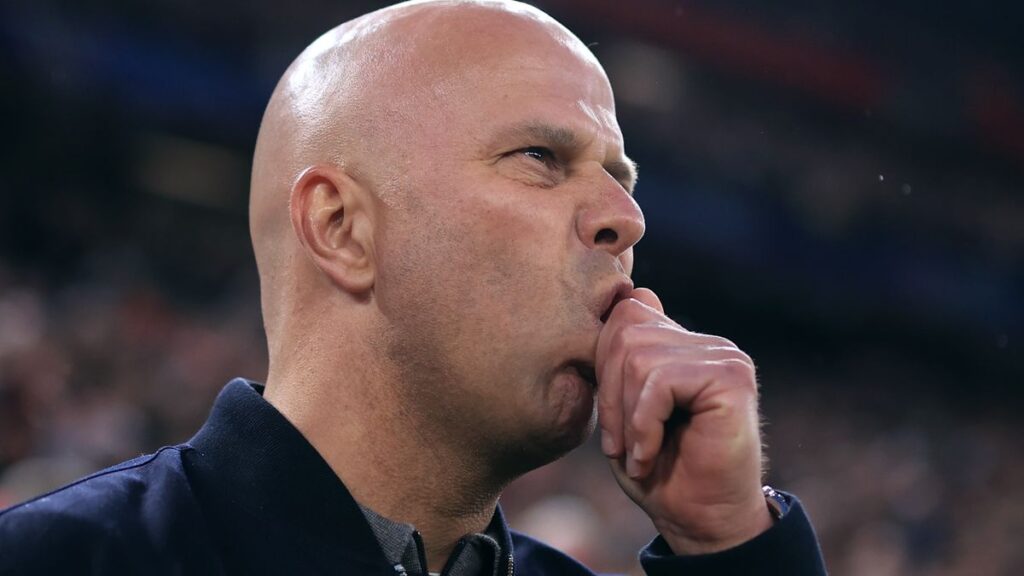 Arne Slot faces awkward Alexander Isak decision as Liverpool consider Rio Ngumoha change