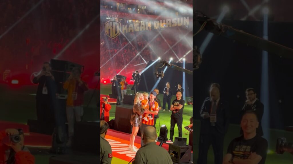 Dries Mertens eşi ve Ciro’yla sahnede 🤩 | Şampiyonun Gala Gecesi