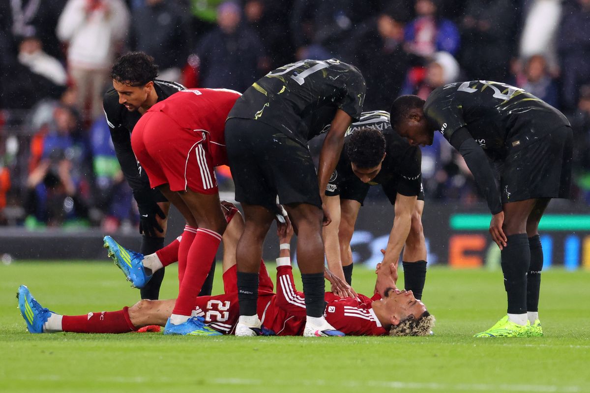 Hugo Ekitike is surrounded by players
