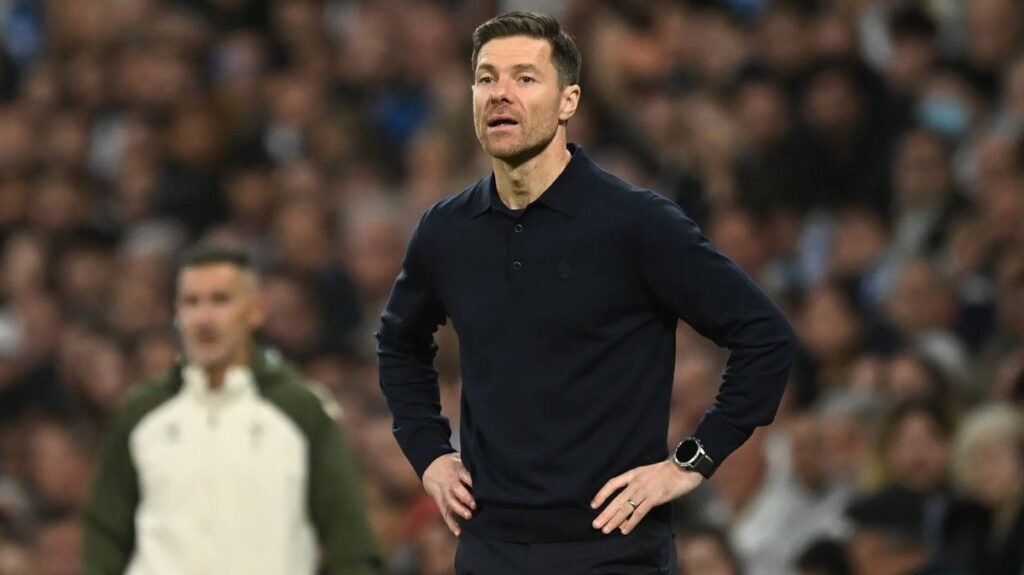 Liverpool warned they risk missing out on Xabi Alonso to Man United by former team-mate