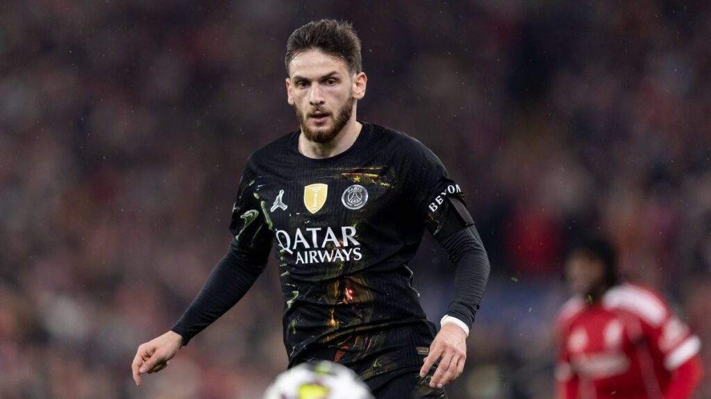 Khvicha Kvaratskhelia 'wants Premier League move' with Liverpool high on list