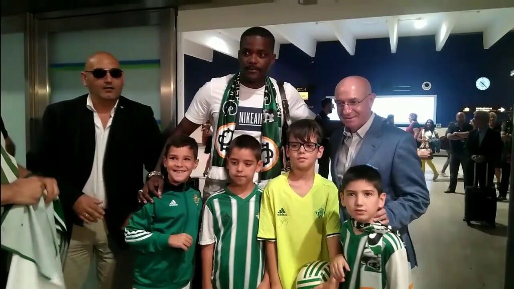William Carvalho Aterriza en Sevilla Para Firmar con el Betis