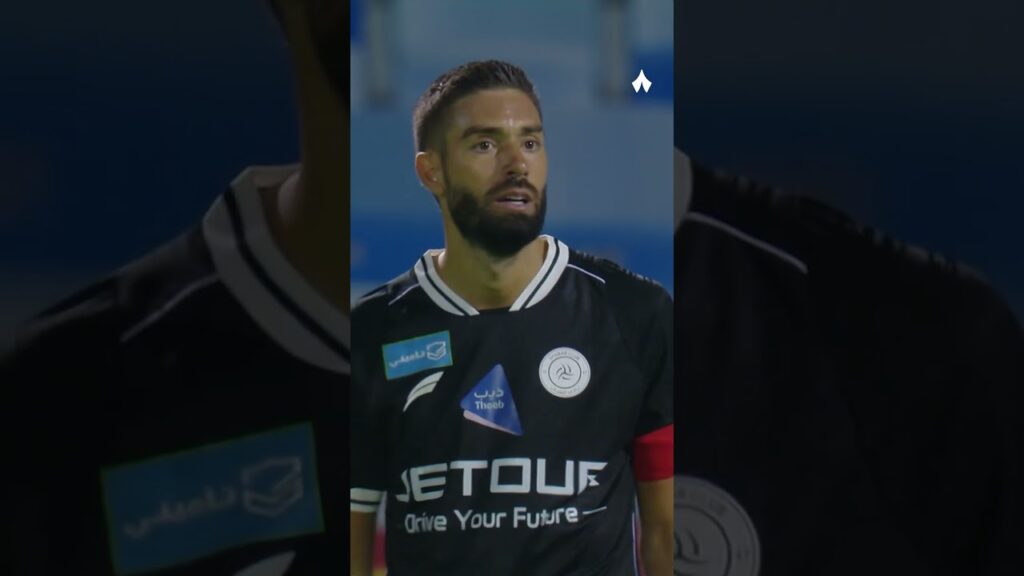 ردة فعل رائعة من كاستيلس 🧤✨