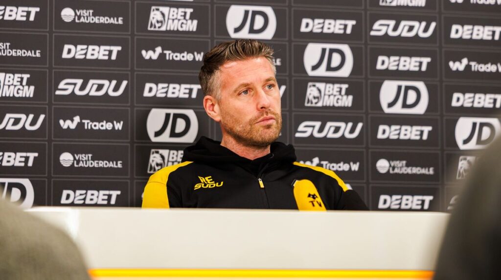 Wolves boss Rob Edwards pays ‘brilliant’ compliment to Daniel Farke and Leeds United