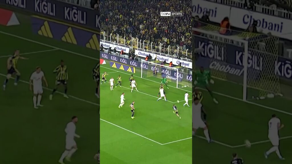 Kerem Aktürkoğlu'nun şutunda Fofana gole izin vermedi #shorts #fenerbahçe