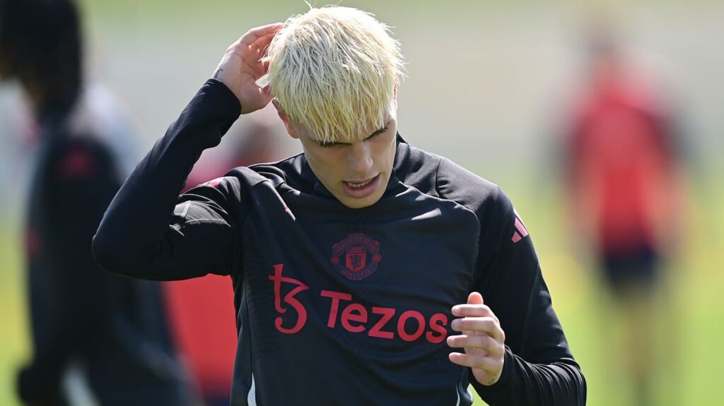 Alejandro Garnacho's Man United U-turn, Bruno Fernandes dig, Chelsea 'open to sell'