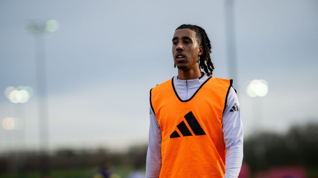 Michael Carrick speaks out on Leny Yoro injury ahead of Chelsea vs Manchester United