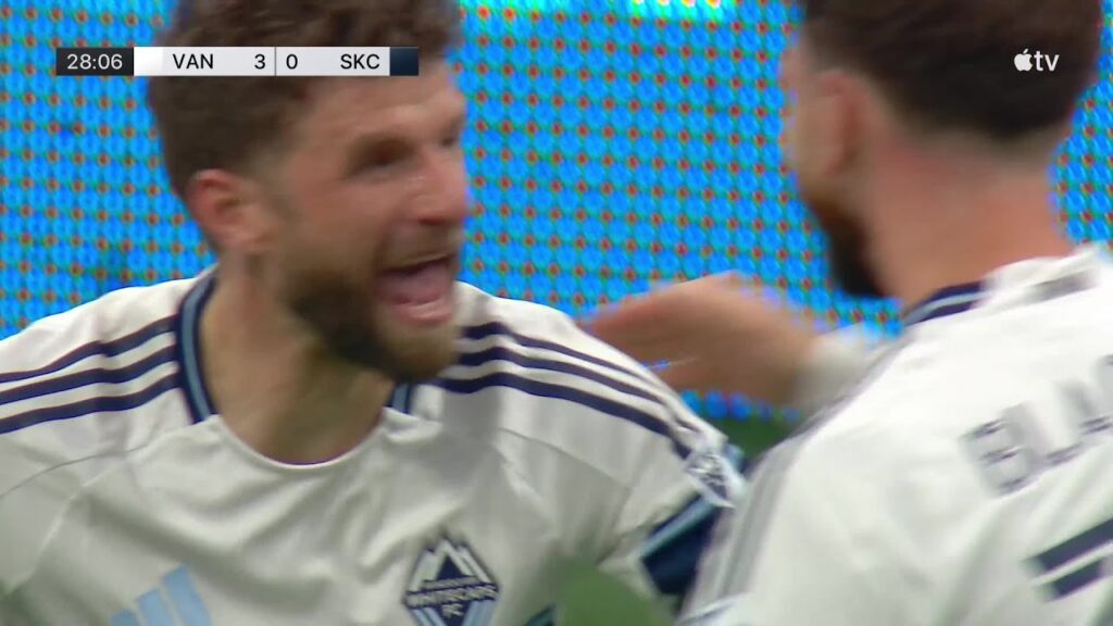 Thomas Müller ICE COLD Header Under Friday Night Lights in Vancouver!