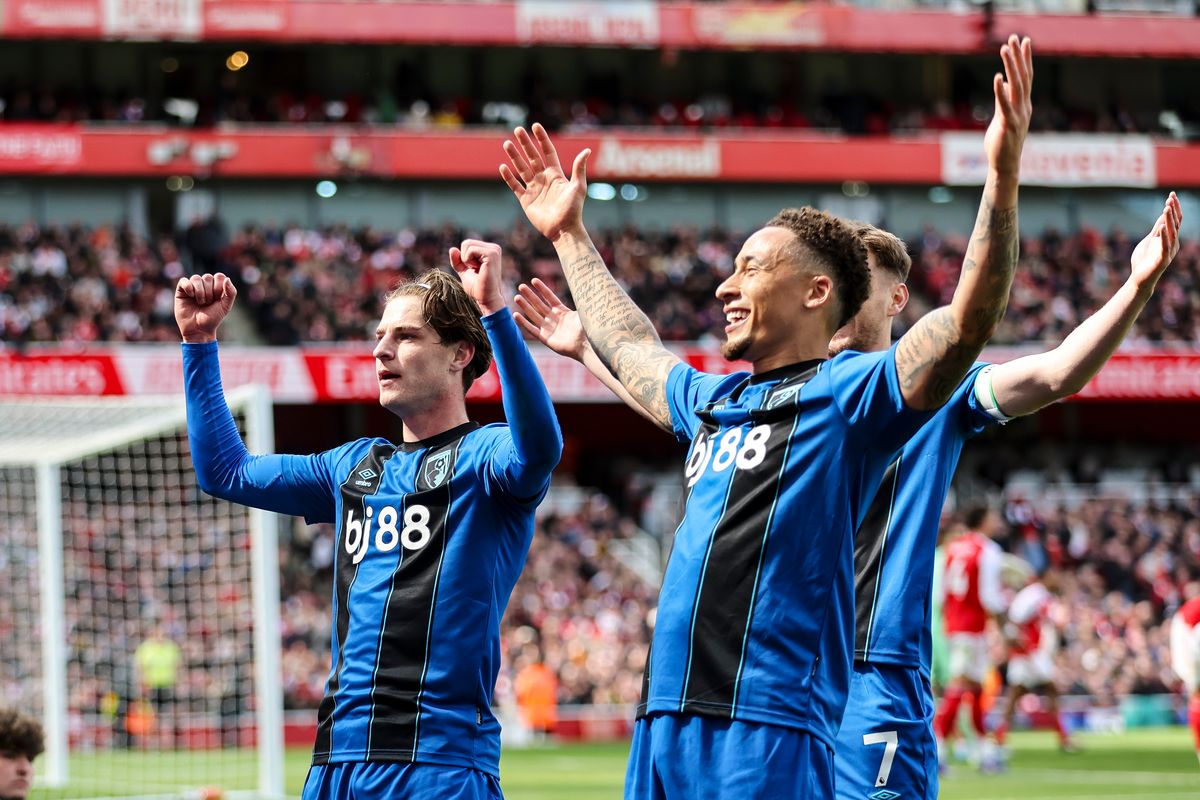 Arsenal's defeat to Bournemouth has opened the door for Man City in the title race