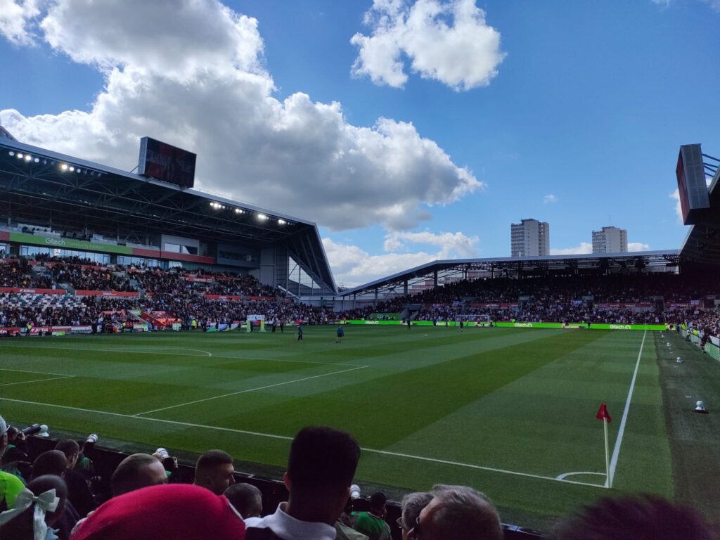 Late Leno heroics keep Brentford at bay