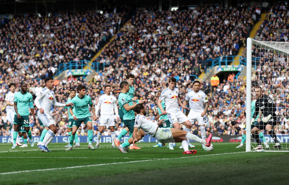 Dominic Calvert-Lewin of Leeds United misses a chance