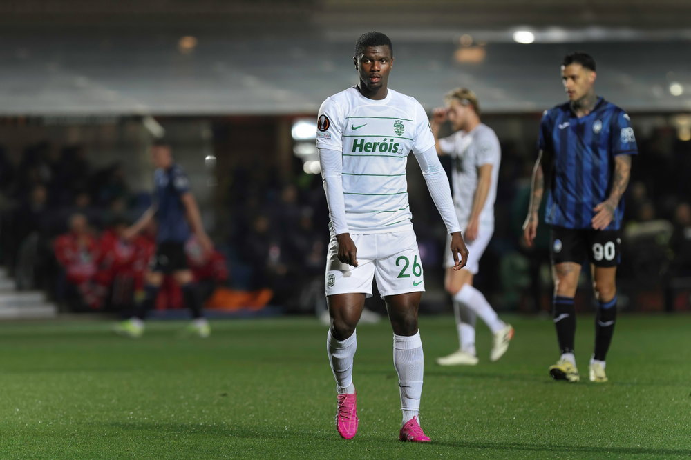 Defender impresses in England - Newcastle and Manchester United now leading chase